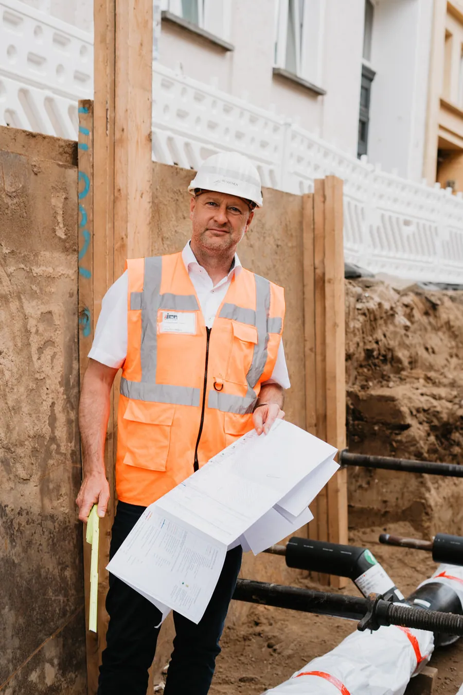 Projektverantwortlicher auf einer Baustelle